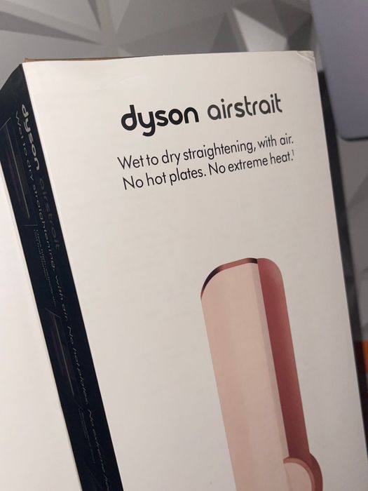 Dyson Airstrait