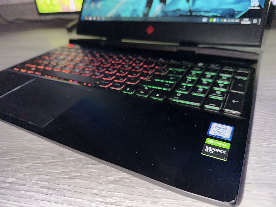 Ігровий ноутбук HP OMEN / 16 ГБ -ОЗУ 8 ядер видео Geforce GTX 1650-4Gb
