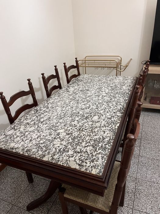Mesa em Granito e cadeiras