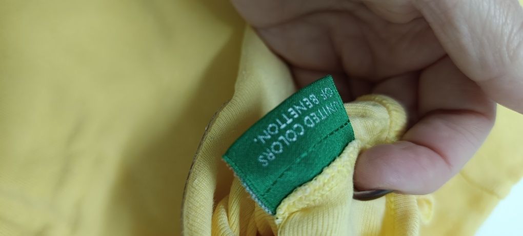 T-shirt amarela para criança