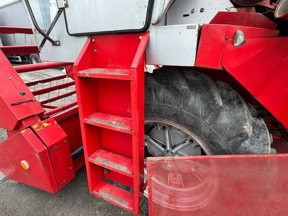 Свіжо привезений комбайн Massey Ferguson 20 48S Клас Sampo Норвегія