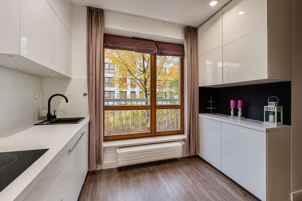 Nowoczesne 2 pokoje z dużym balkonem na strzeżonym osiedlu – Bemowo