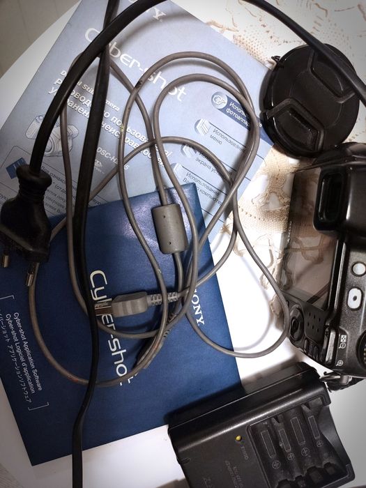 Фотоапарат цифровий Sony DSC-H5