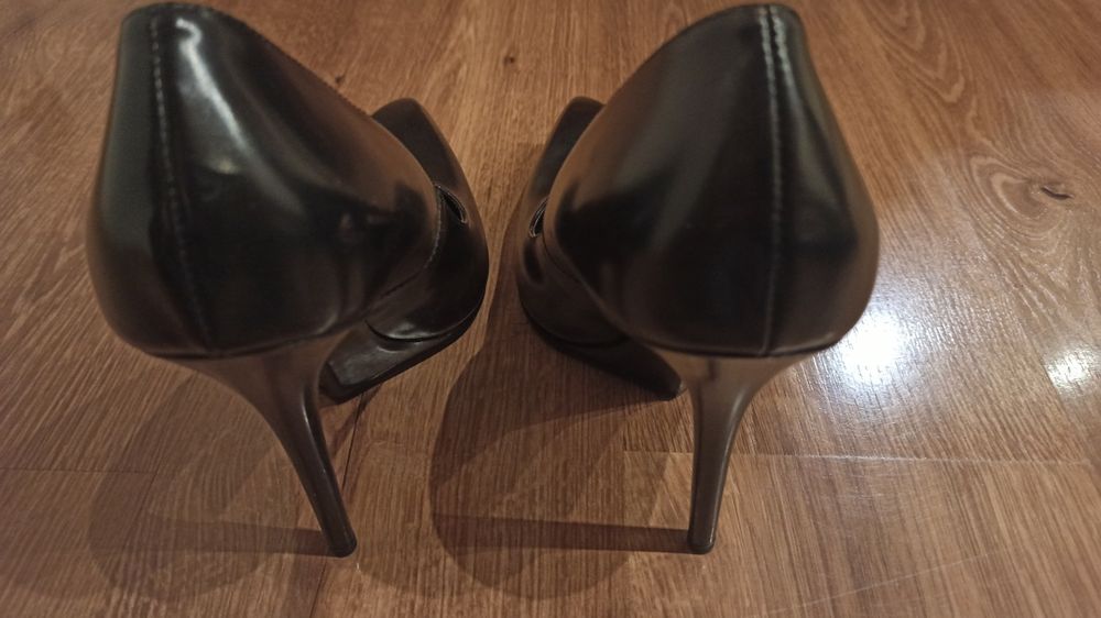 Szpilki Calvin Klein rozmiar 39. Stan idealny.