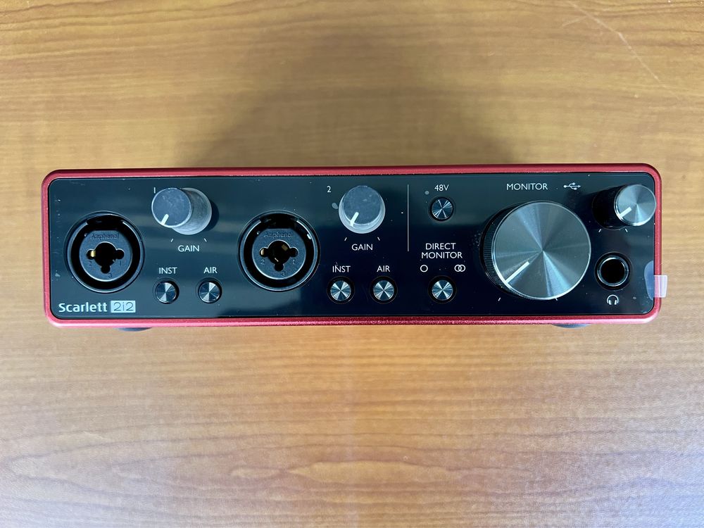 Продам комплект FOCUSRITE Scarlet 2i2 Studio