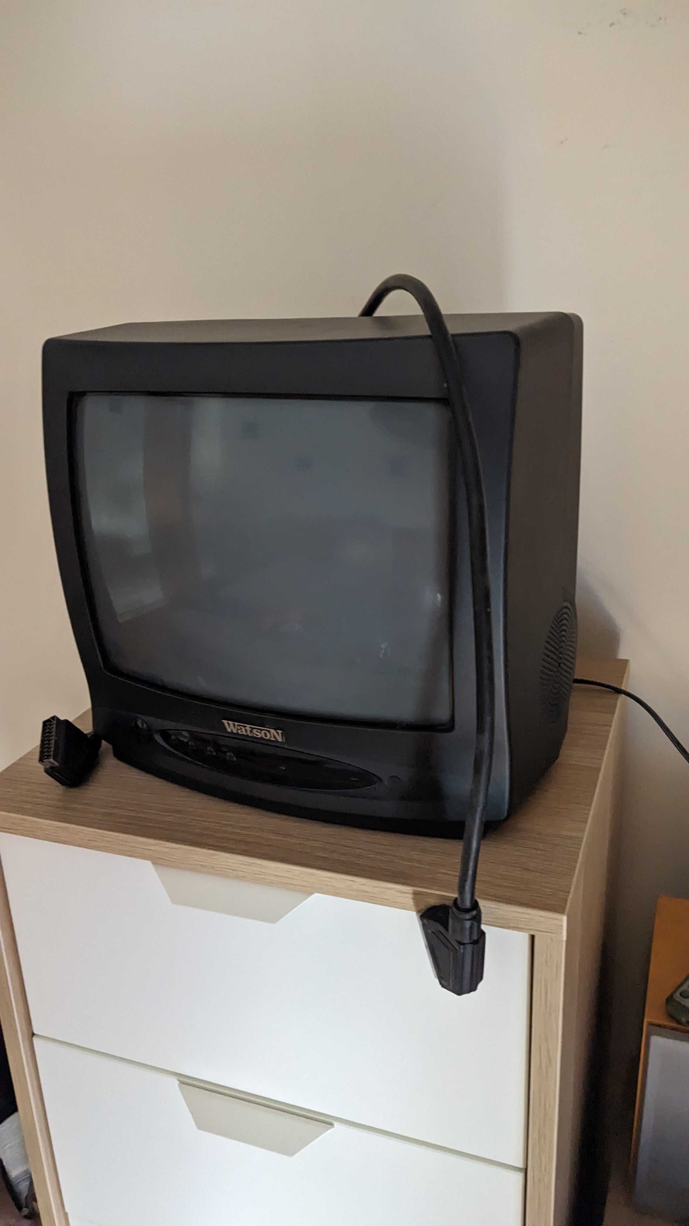 2 televisores pequenos de caixa