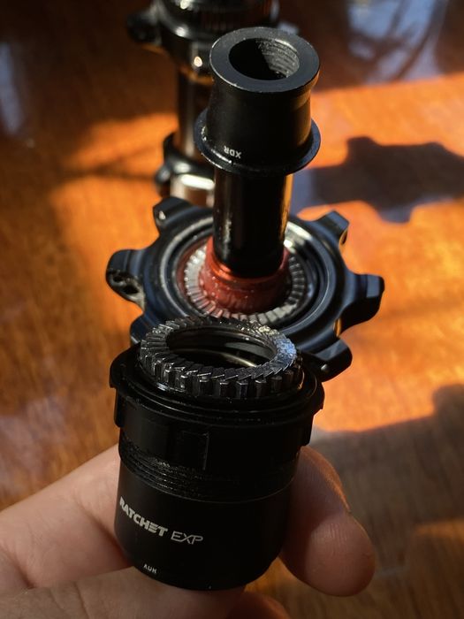 Komplet piast DT Swiss 240 Hollowgram 12x142 straightpull Cannondale