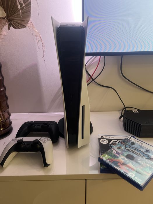 PlayStation 5 z napędem, dwa pady, na gwarancji + FC i Sackboy IDEALNA