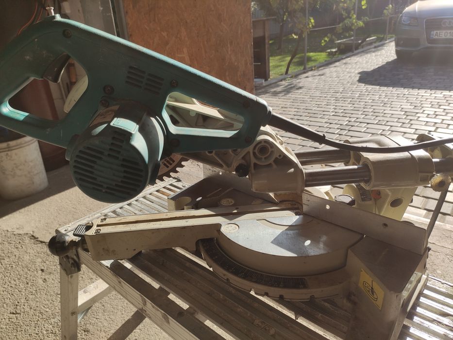 Торцовка макита LS0714