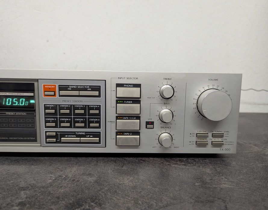 Cтерео ресивер Onkyo TX-300.