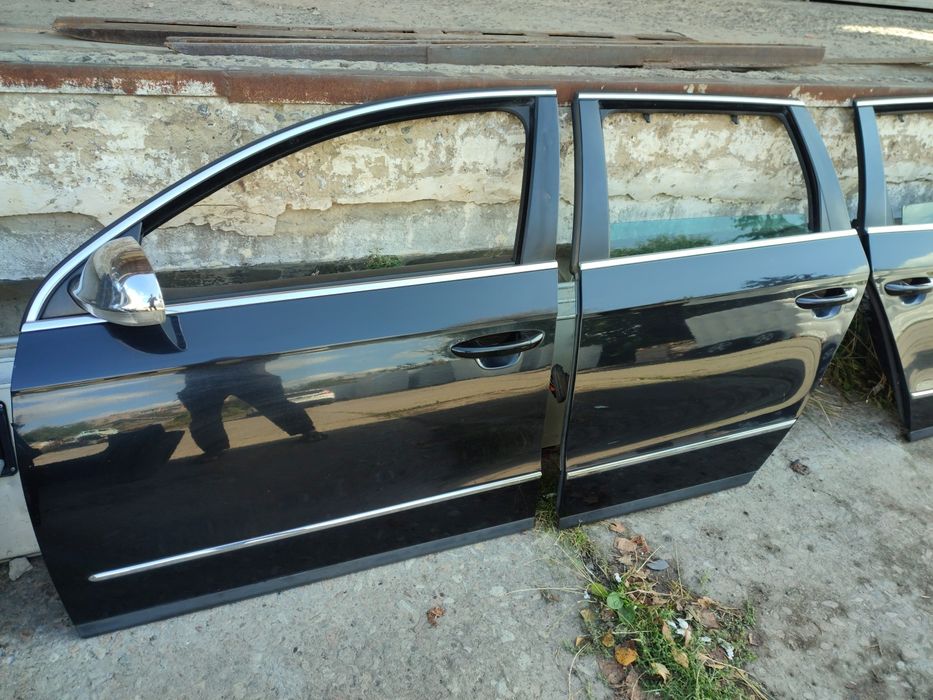 Двері ліві універсал Passat B6 ліві дверкі Фольксваген Пассат   LC9X