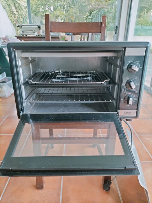 Forno eléctrico pequeno.