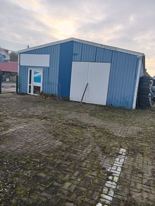 Wynajmę halę 250 m2  handlowo usługowa z miejscem parkingowym