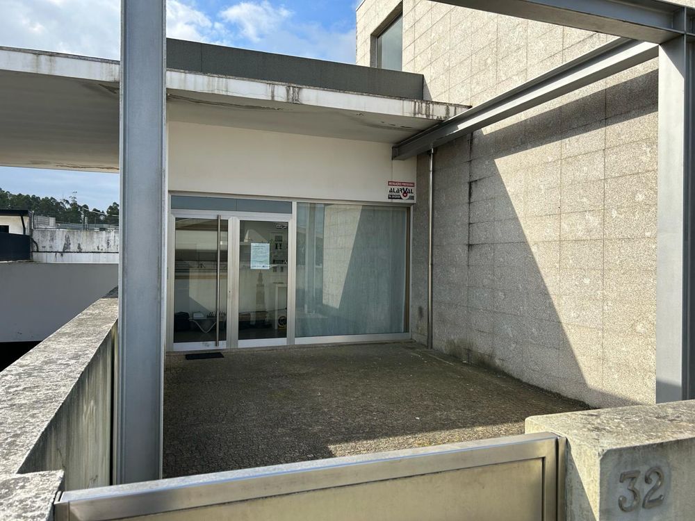Loja com 450m2 para comércio/industria