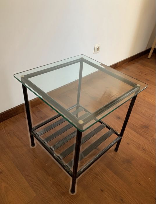 Mesa apoio em ferro e vidro 45x45cm