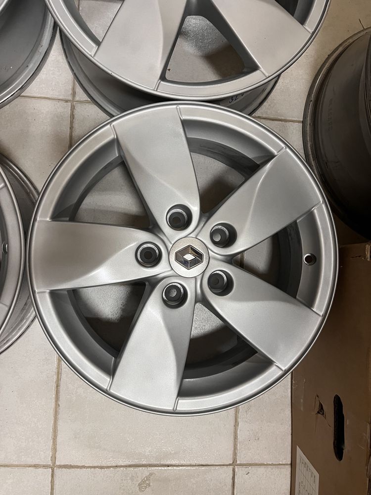 Jantes 16” 5x114.3 originais Renault Megane Trafic Dacia Nissan