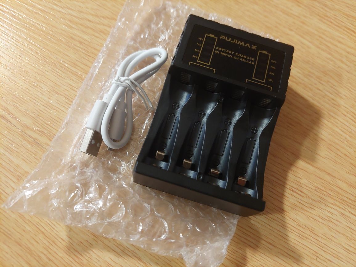 Carregador de pilhas AA e AAA USB