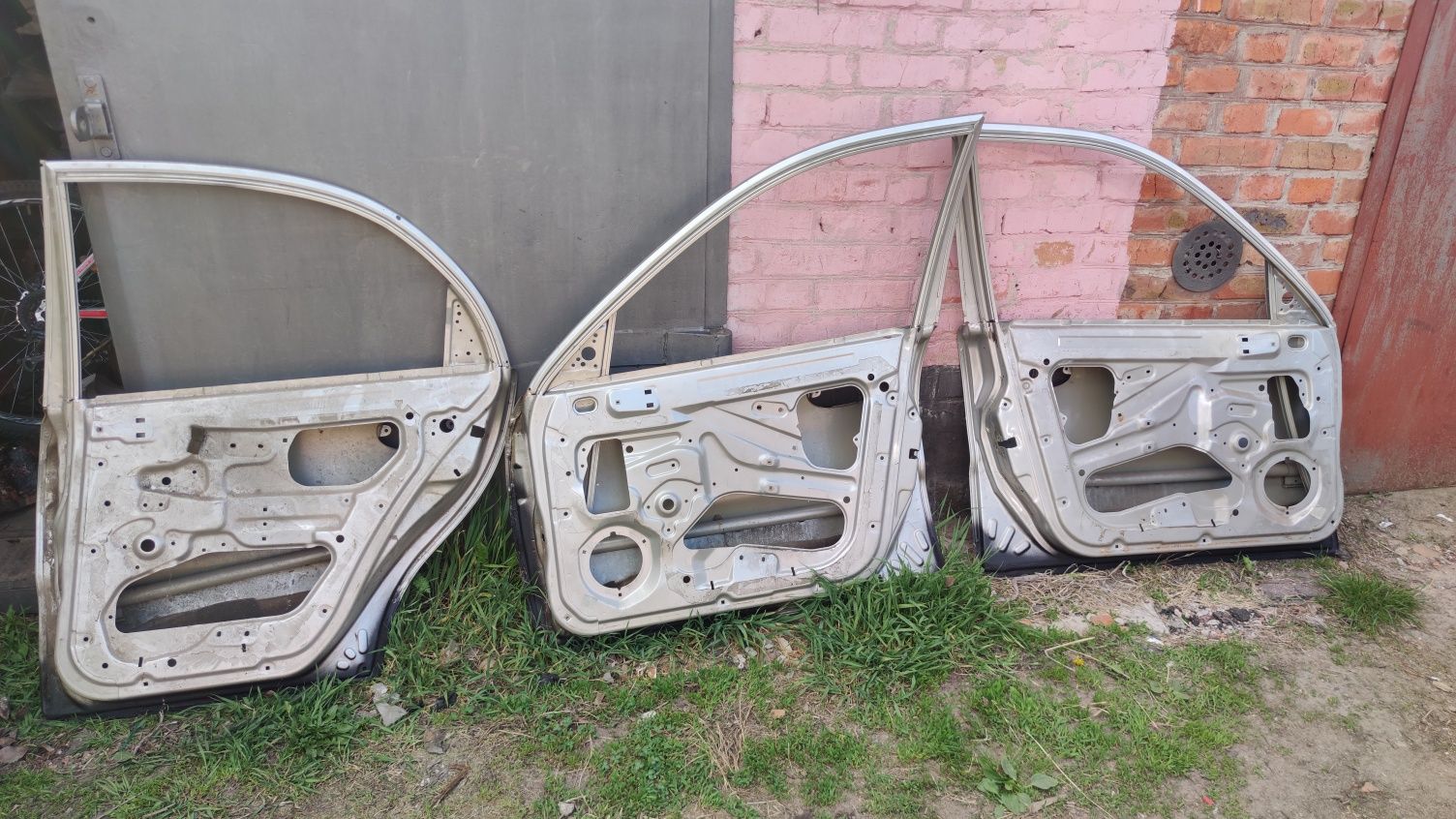 Продам двері на Daewoo Lanos,Sens задня права