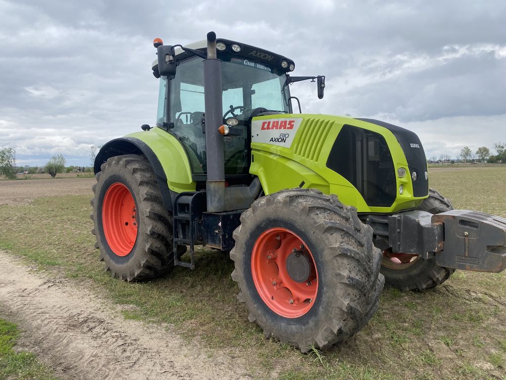 Traktor CLAAS AXION 810 . Sprowadzony