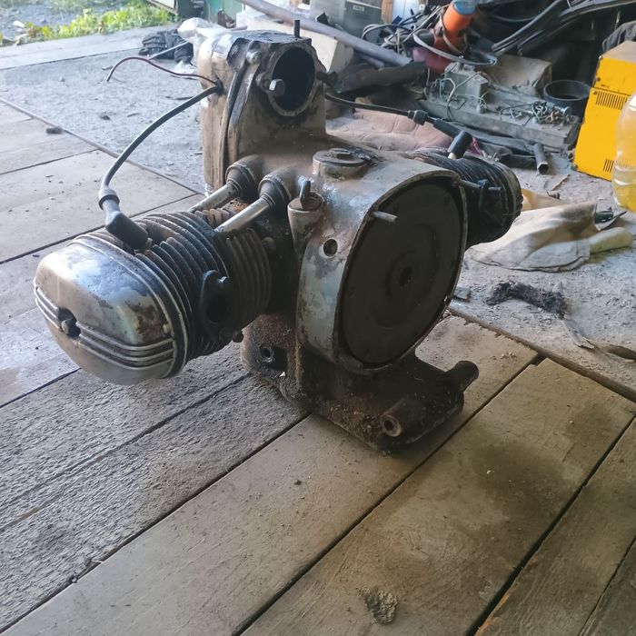 двигун Урал снятий з робочого мото