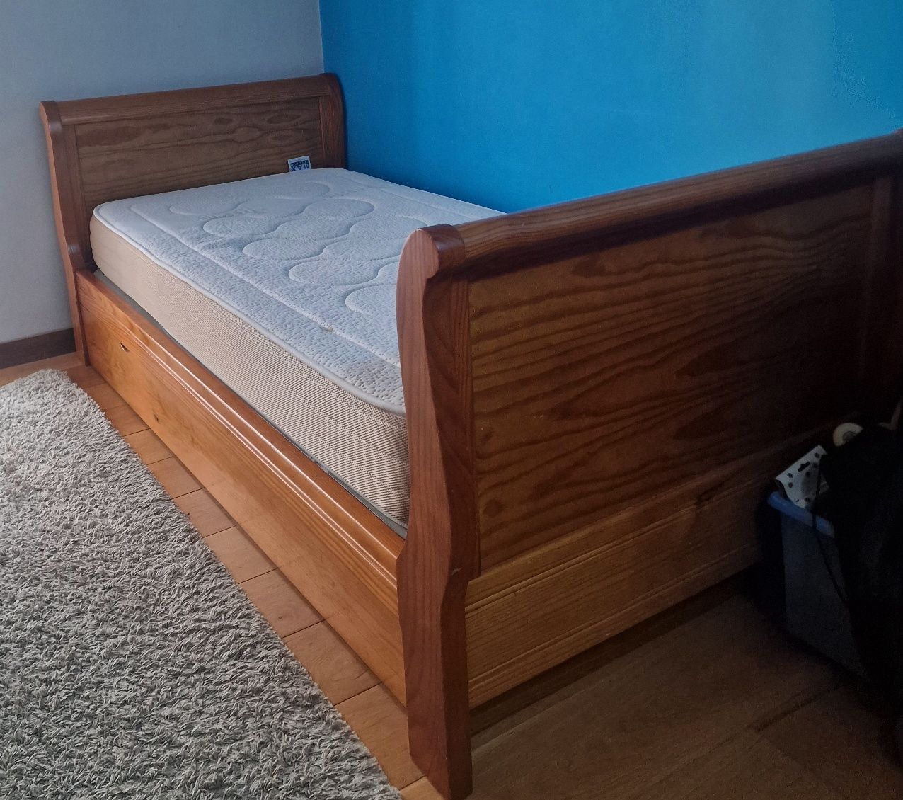 Cama de solteiro em estilo "barco"