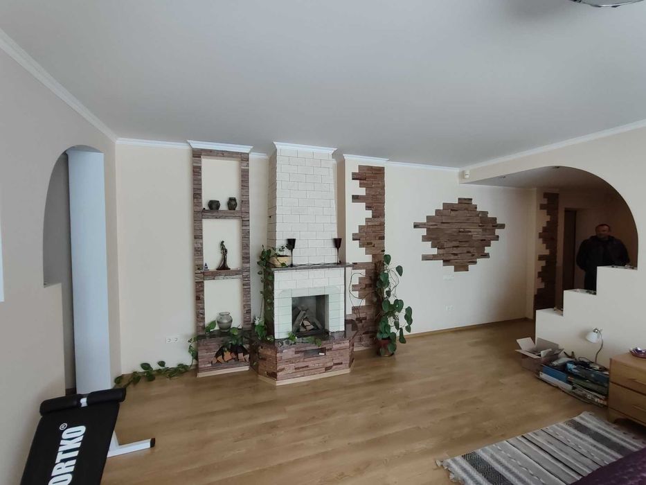 № 12636 - Простора двохповерхова 4 к. квартира, Центр, Київська