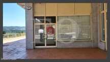 Loja comercial na freguesia de Lustosa, concelho de Lousada.
