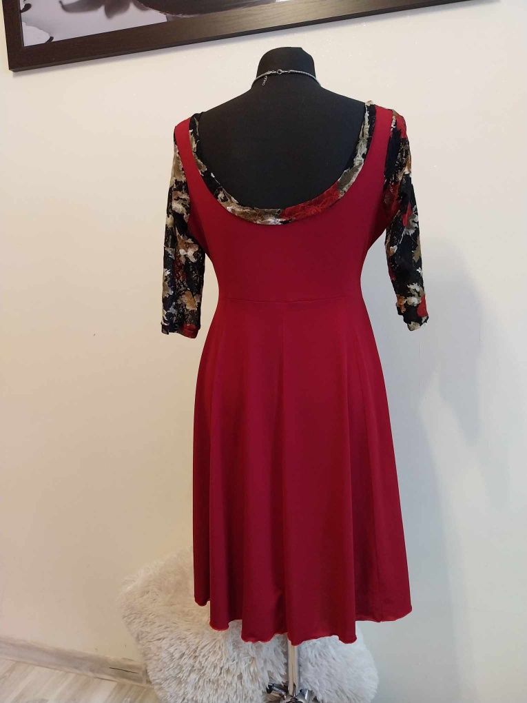 Elegancka sukienka  na imprezy okolicznościowe