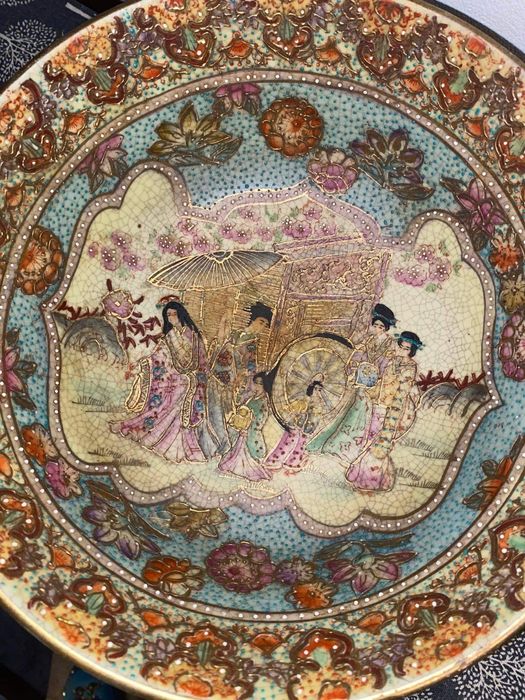 (2) Taça e jarra chinesas com suporte em madeira