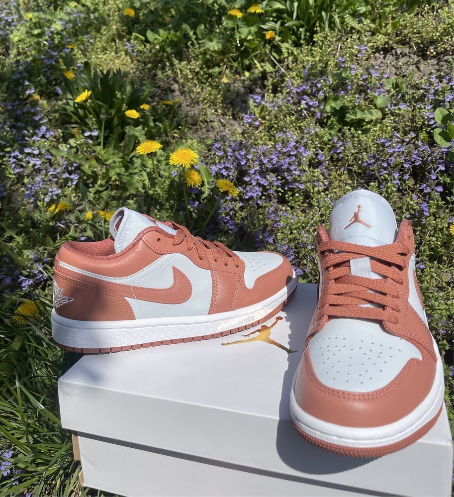 Кросівки AIR JORDAN 1 LOW SHOES White/Peach DC0774-080