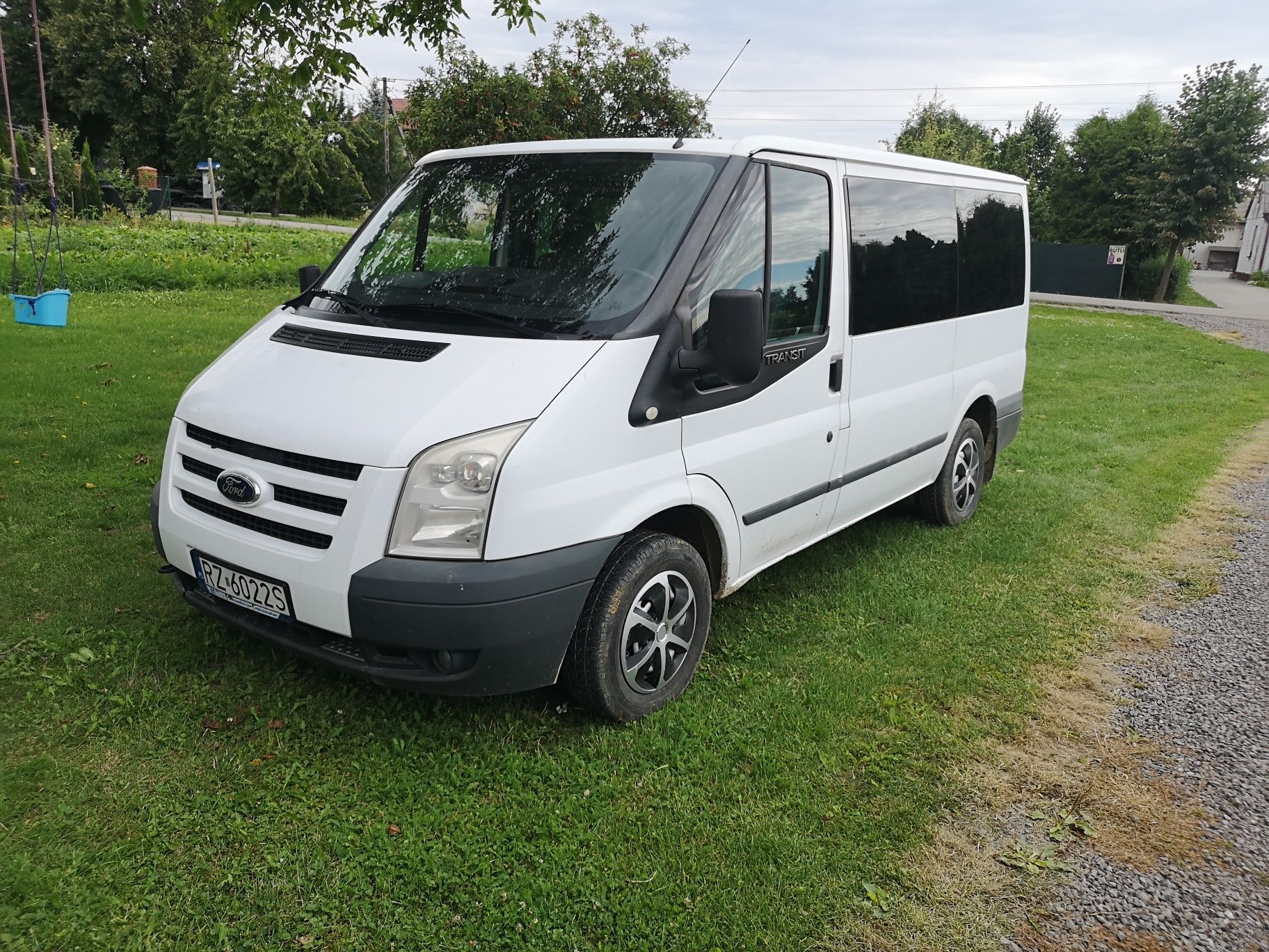 Taxi bus 9 osobowy 24/7 transport osób,towarów