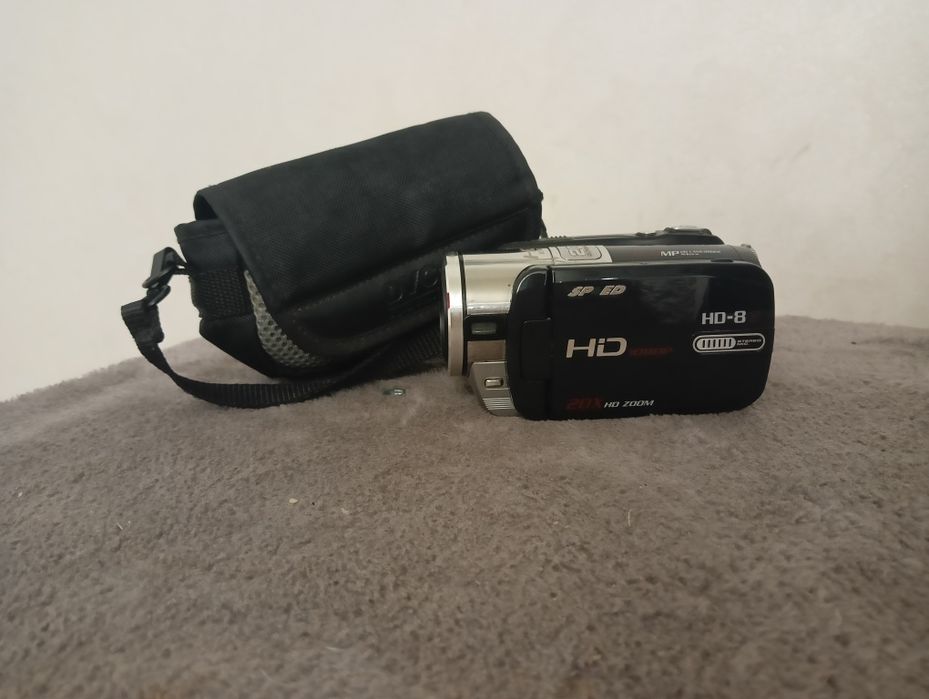 Продаю відеокамеру HD 1080p SPEED DIGITAL8 8.0 MP
2200грн