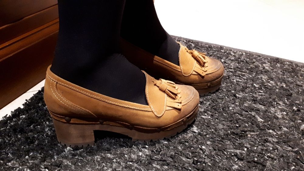 Sapatos tacão novos