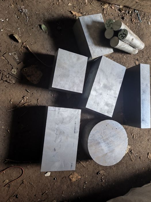 Кругляк алюміній і кусків квадратниє