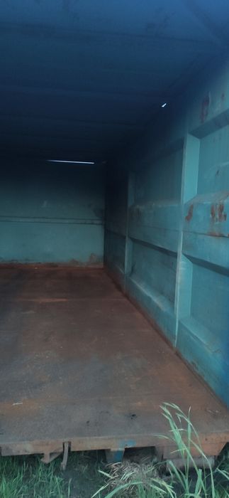 Kontener hakowy z dachem