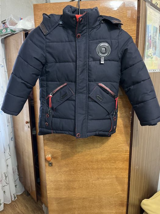 Продам детскую зимнюю куртку