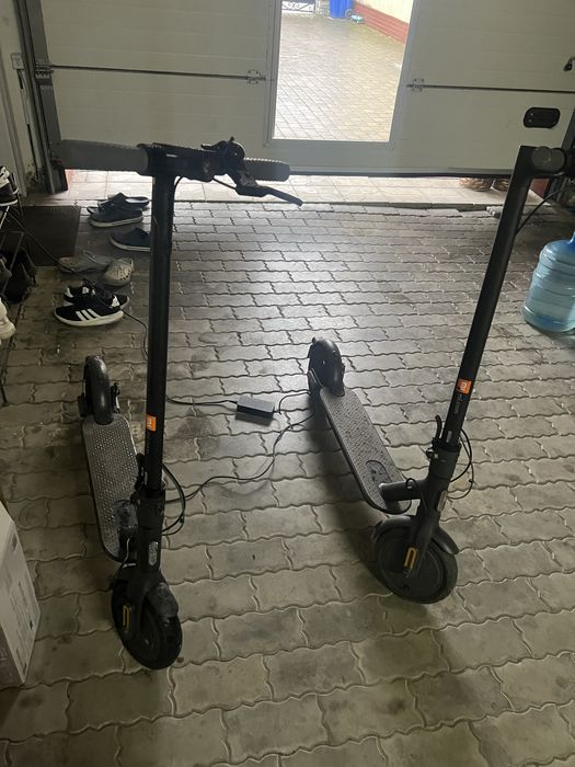 Продам два самокати xiaomi