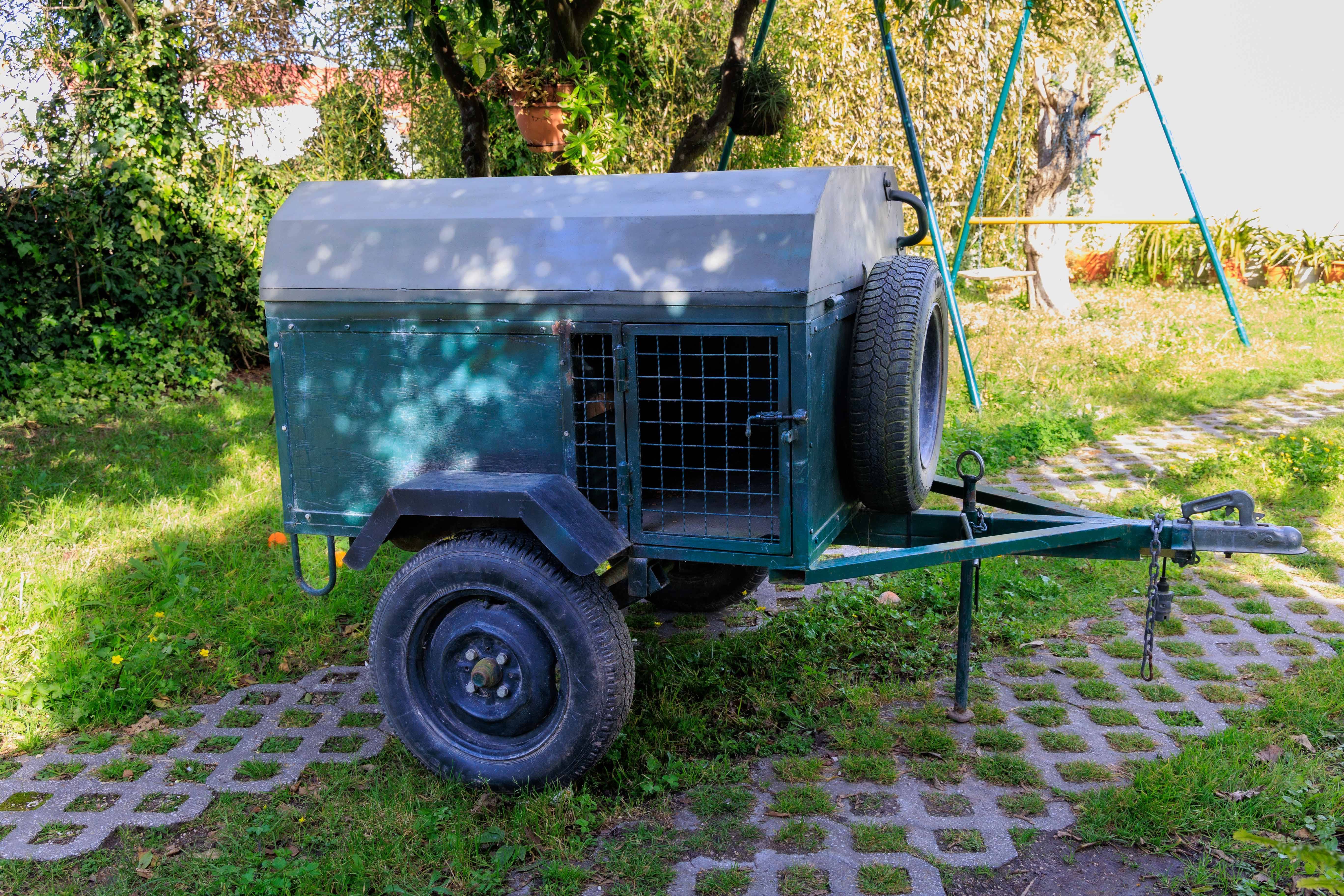 Atrelado para cães de caça