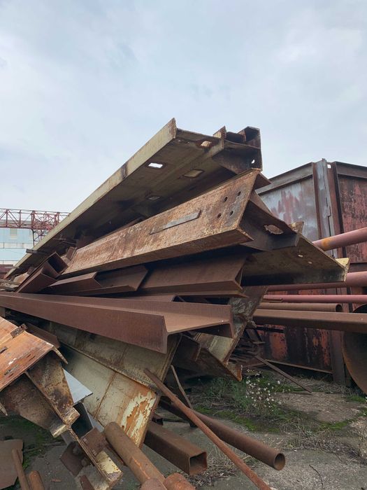 Металева балка 570 мм довжина 6,97 м