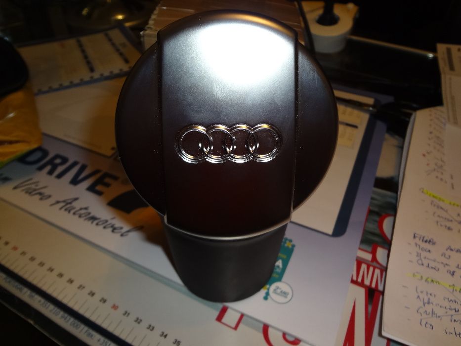 Cinzeiro ou porta objetos original para audi (tampa em metal)