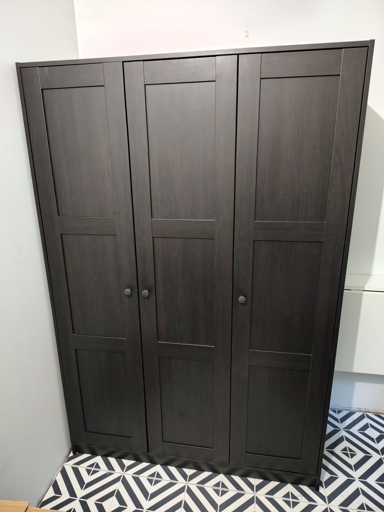 Szafa Rakkestad Ikea 3-drzwiowa czarna-brąz wenge
