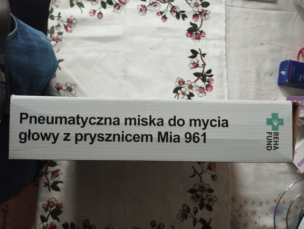 Pneumatyczna miska do mycia głowy z prysznicem Mia 961