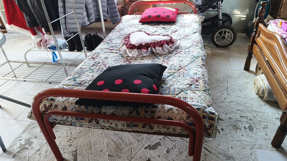 Camas de solteiro em bom estado