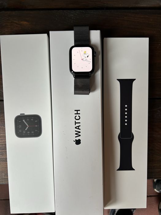 Продам Apple Watch Se