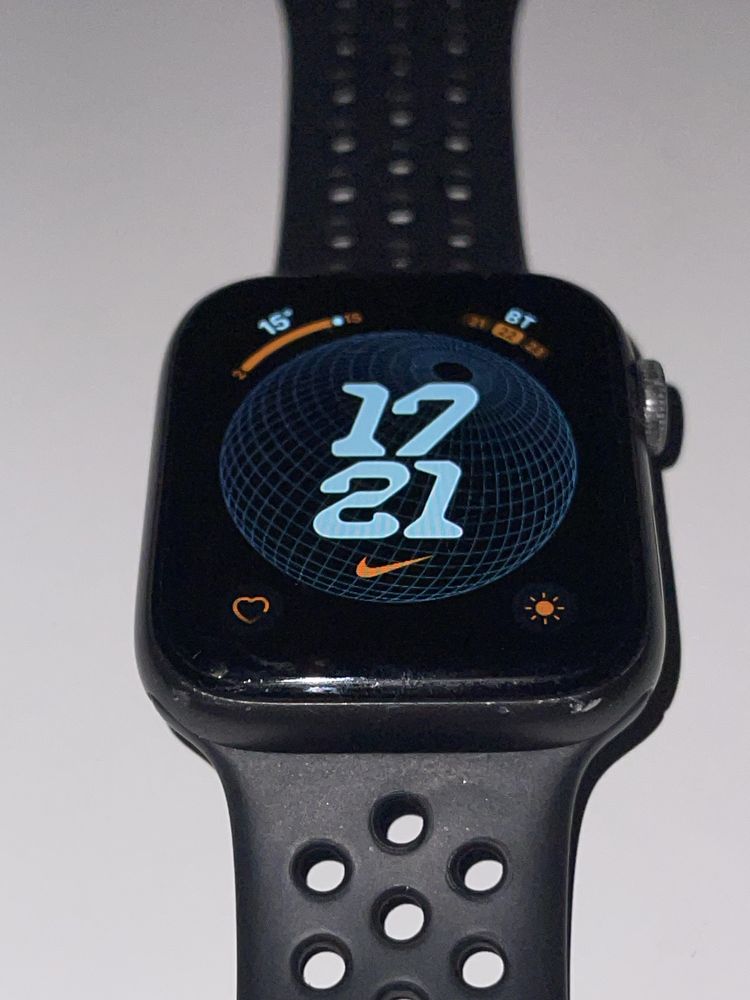 Продам часы Apple Watch 5 Nike 44mm