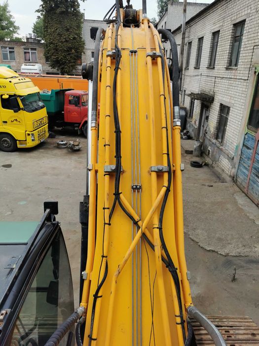 Гусеничный экскаватор JCB JS 290