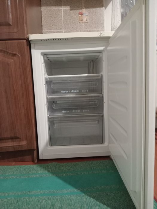 Продається морозильна камера