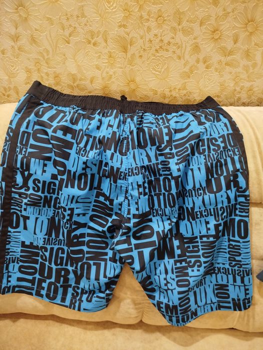 Чоловічі шорти різні