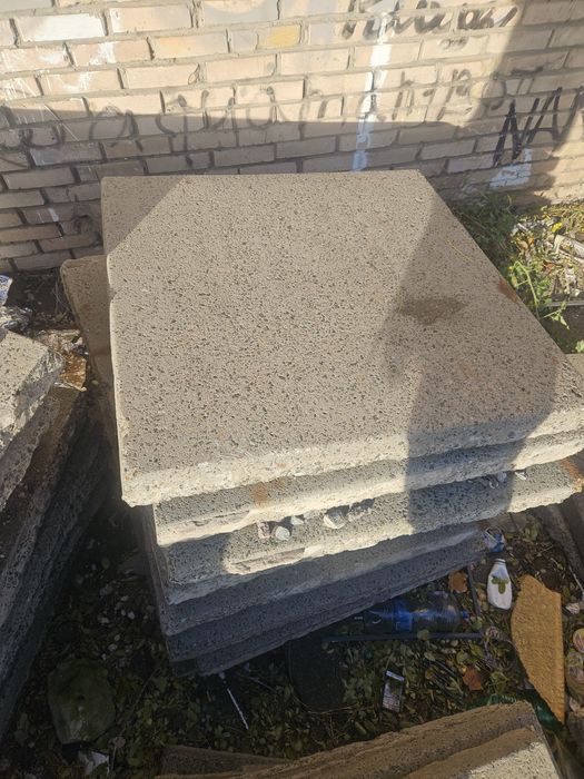 Бетоні плити, армовані 100*100*9, близько 120 штук