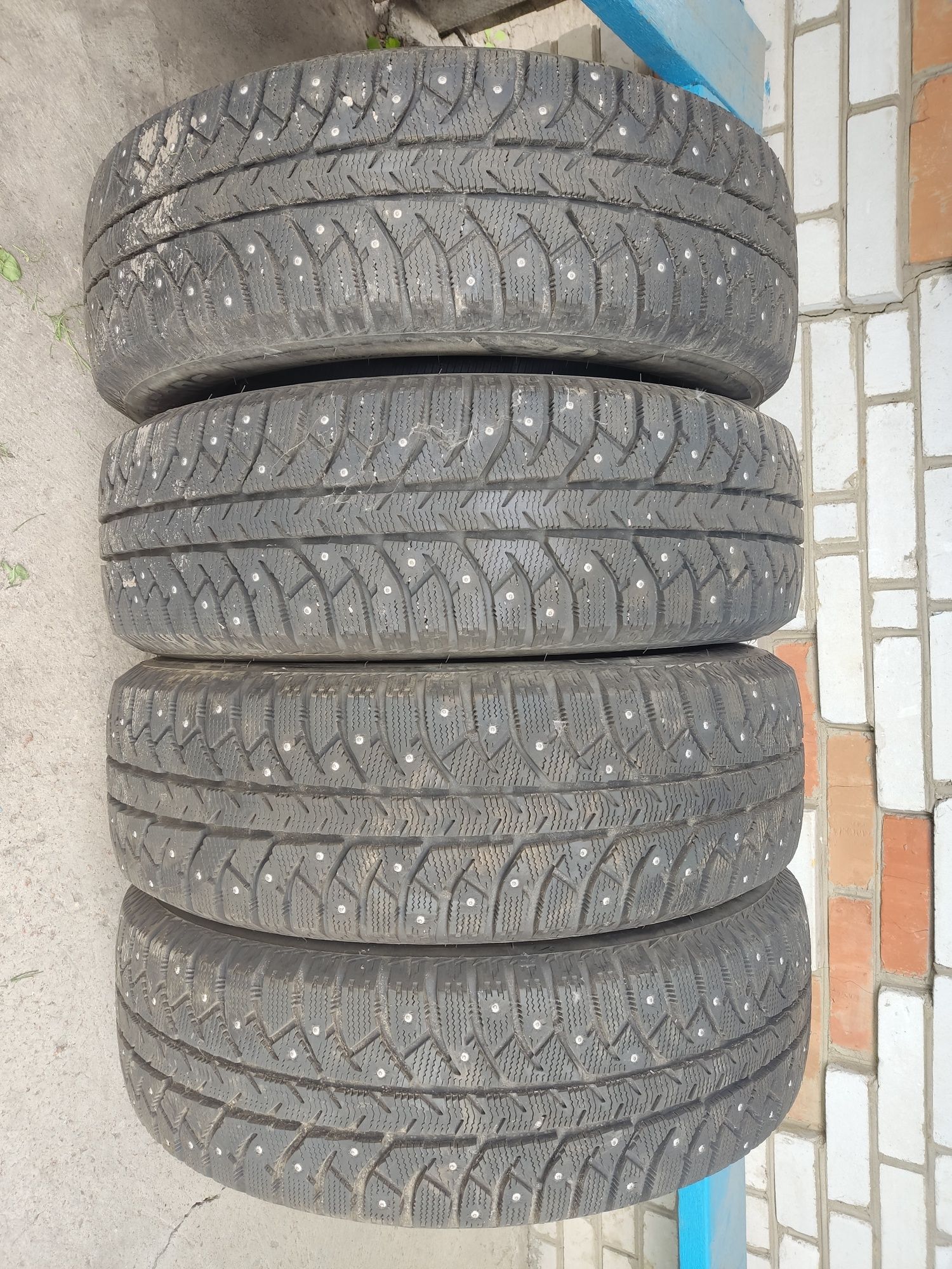 Bridgestone Ice Cruiser 7000S 225/65 R17 102T (шип)